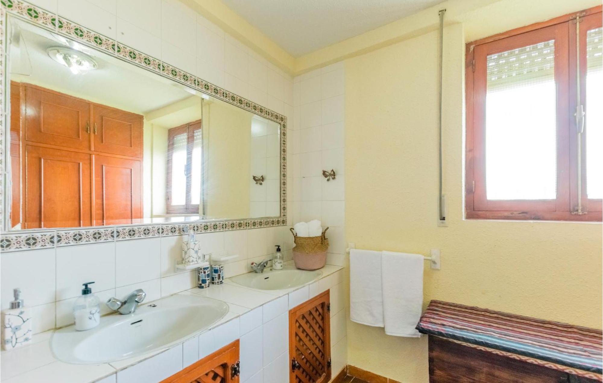 Gorgeous Home In Aldeaquemada With Swimming Pool Ngoại thất bức ảnh